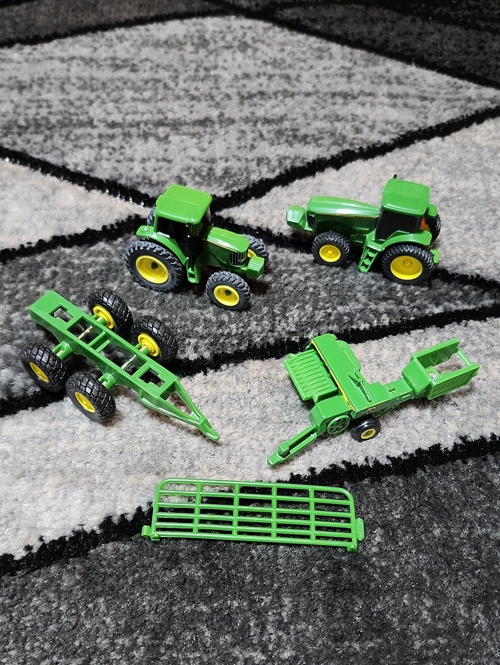 JOHN DEERE DIE-CAST 1:64 FARM TOYS & IMPLEMENTS EQUIPMENT BY ERTL 5-PIECE SET